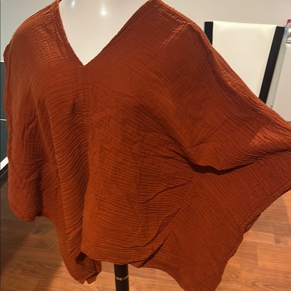 Thaluta Women's Rust Top - Picture 2 of 3